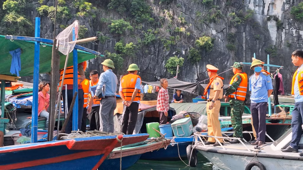 Lực lượng chức năng thành phố đẩy mạnh tuyên truyền, xử lý tàu cá “3 không”.