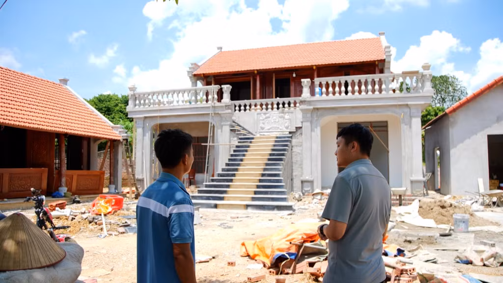 Ngôi nhà mới của gia đình anh Triệu Văn Điền tại xóm Gốc Đa được xây dựng theo kiến trúc nhà truyền thống của người Dao Thanh Y.