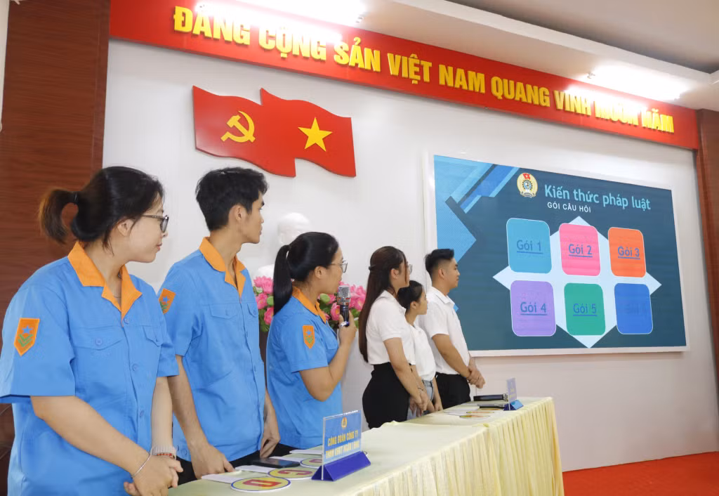 Các đội tham gia thi.