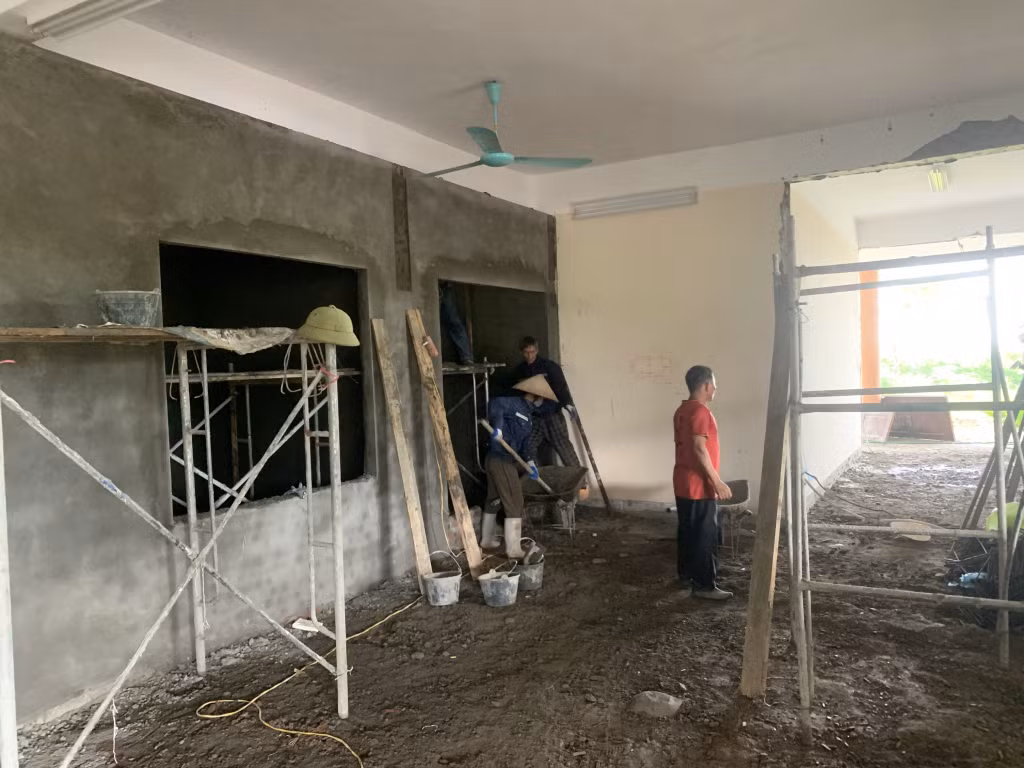 Trung tâm Văn hóa, thể thao kết hợp với Nhà truyền thống Sán Dìu xã Bình Dân đang được sửa chữa, nâng cấp.
