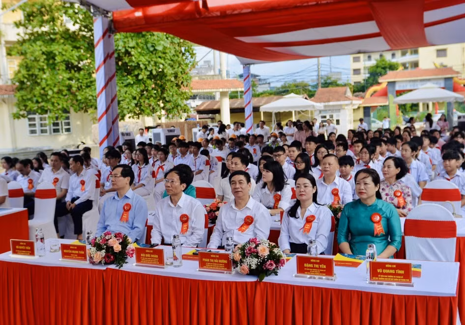 Các đại biểu dự lễ khởi công Dự án.