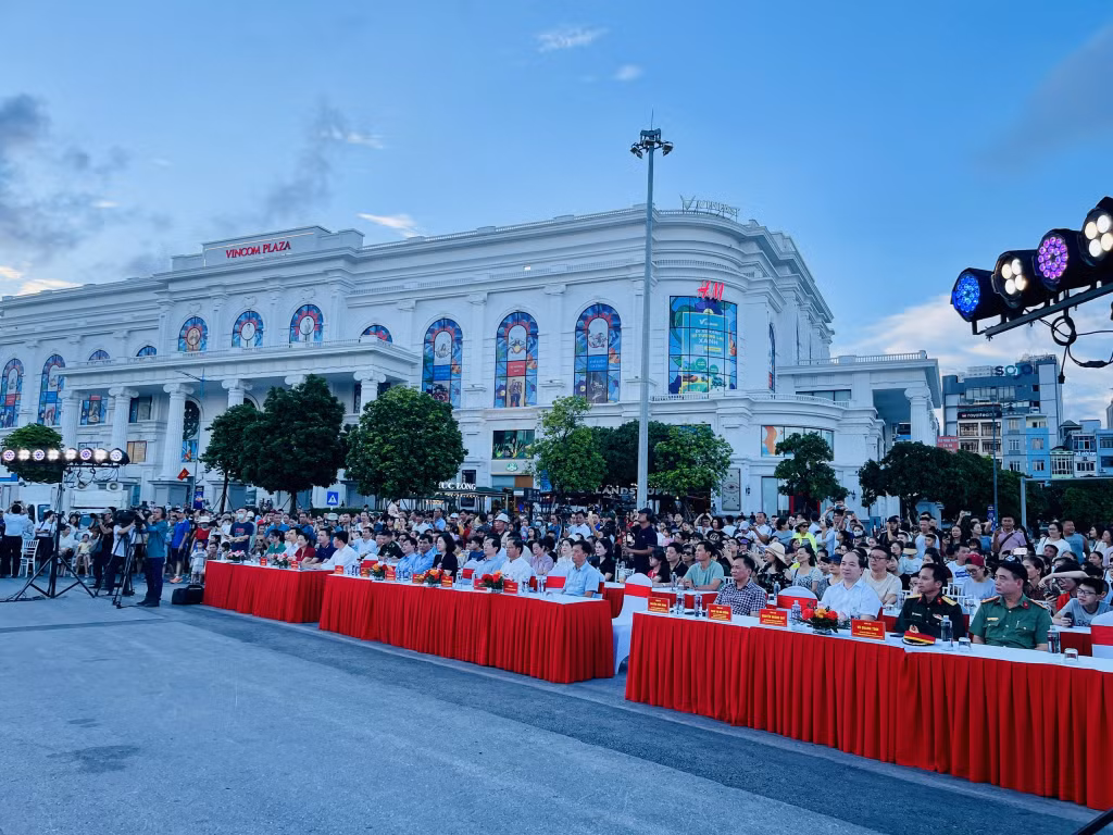 Quang cảnh lễ khai mạc Lễ hội.