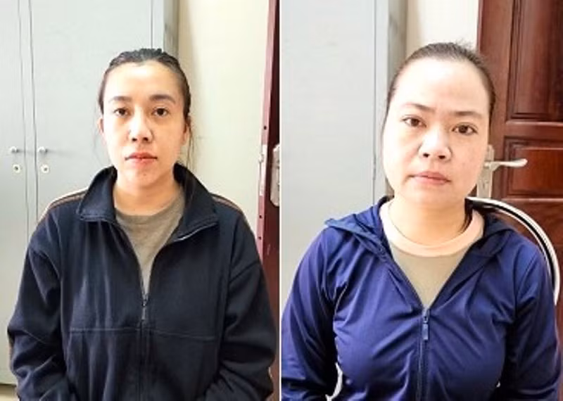 Phùng Thị Ngọc Hiền (trái) và Nguyễn Thị Lệ Thương tại cơ quan công an. Ảnh: Công an tỉnh Gia Lai