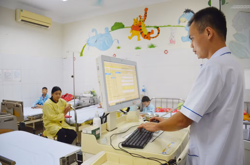 Xe tiêm thông minh bệnh viện sản nhi