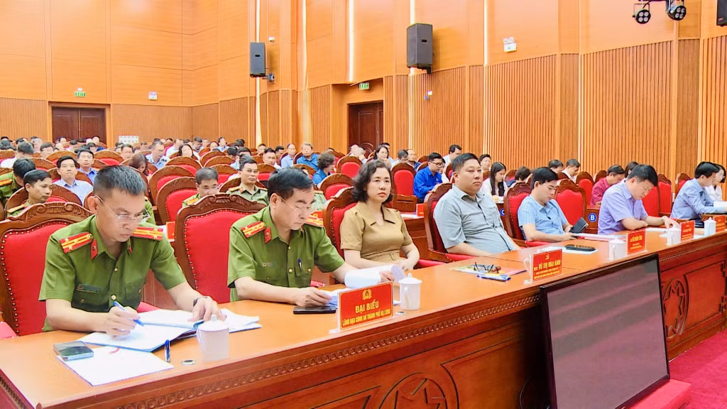 Các đại biểu tham dự hội nghị.