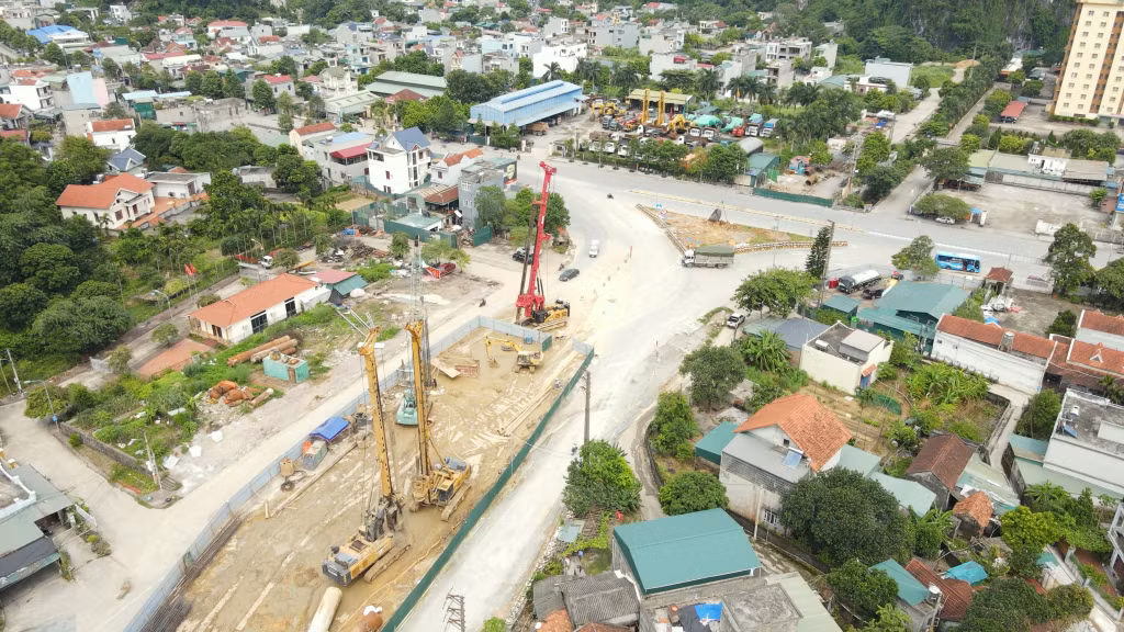 Nút giao giữa QL279 và QL18A đang được sửa chữa mở rộng.