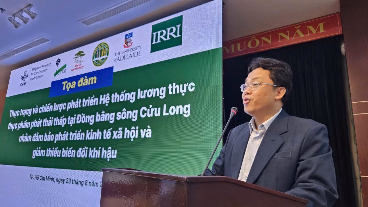 Tiến sĩ Phan Tại Huân, Phó Hiệu trưởng Đại học Nông Lâm TP Hồ Chí Minh chia sẻ tại hội thảo chiều 23/8.