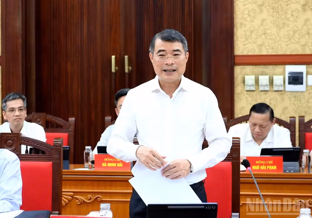 Thủ tướng Chính phủ Lê Minh Hưng phát biểu tại phiên họp. (Ảnh: ĐĂNG KHOA)