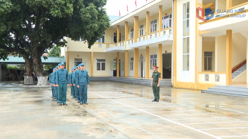 Ban CHQS xã Quảng Đức chú trọng công tác huấn luyện lực lượng dân quân tự vệ.