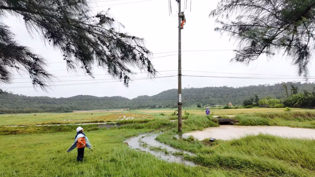 Sáng nay, Công ty Điện lực Quảng Ninh đã khôi phục cấp điện trở lại cho đặc khu Cô Tô.