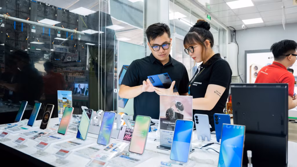 Đặt cọc Galaxy Z8 Series tại CellphoneS.