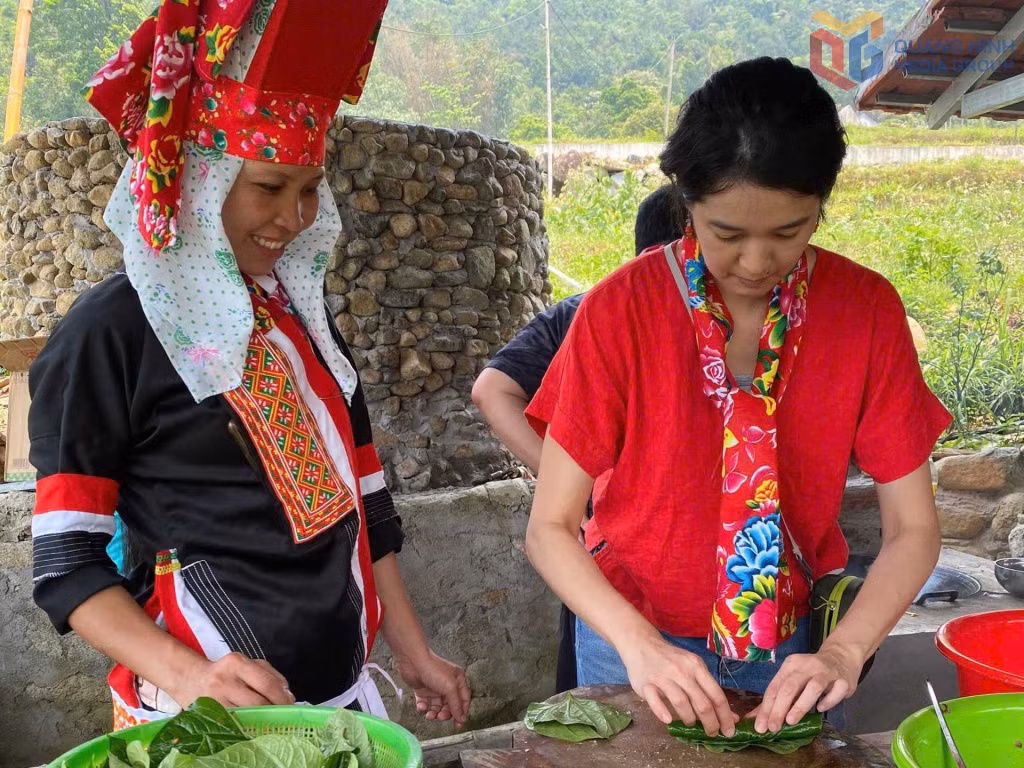 Theo các chuyên gia, việc du khách tiếp xúc với đời sống, văn hóa và người dân bản địa sẽ để lại ấn tượng sâu sắc. Ảnh: Nguyễn Thị Thiển (Sở VH,TT&DL)