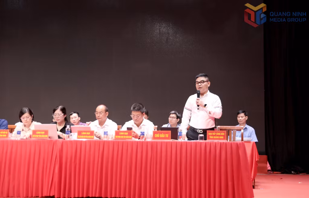 Đại diện chủ đầu tư Dự án Đầu tư xây dựng - kinh doanh hạ tầng Khu đô thị mới Cao Xanh - Hà Khánh C tham gia ý kiến tại buổi làm việc.
