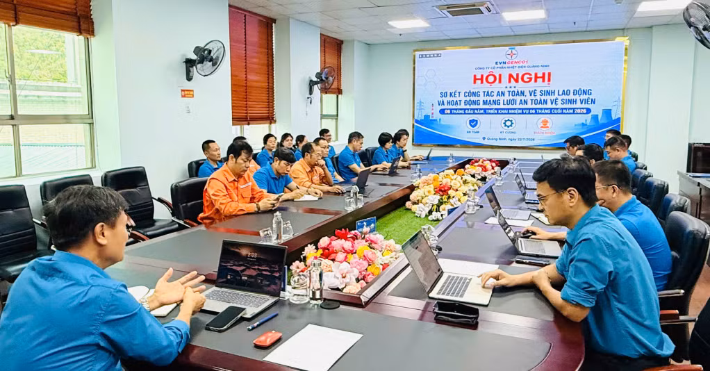 Đồng chí Phạm Xuân Toàn, Chủ tịch Công đoàn Công ty phát biểu chỉ đạo, kết luận Hội nghị