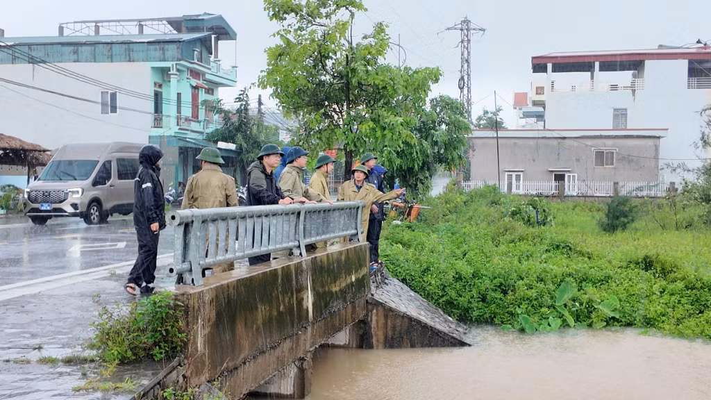Đặc khu Cô Tô khẩn trương xử lý sạt lở, bảo đảm an toàn tuyến đường Tình yêu ảnh 1 Đặc khu Cô Tô khẩn trương xử lý sạt lở, bảo đảm an toàn tuyến đường Tình yêu ảnh 1