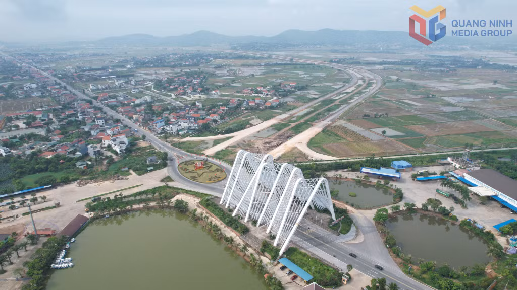 Điểm đầu tuyến đường kết nối từ đường ven sông đến đường vành đai 5 Hà Nội dự kiến tại khu vực cuối tuyến đường Ven Sông trên địa bàn phường An Sinh