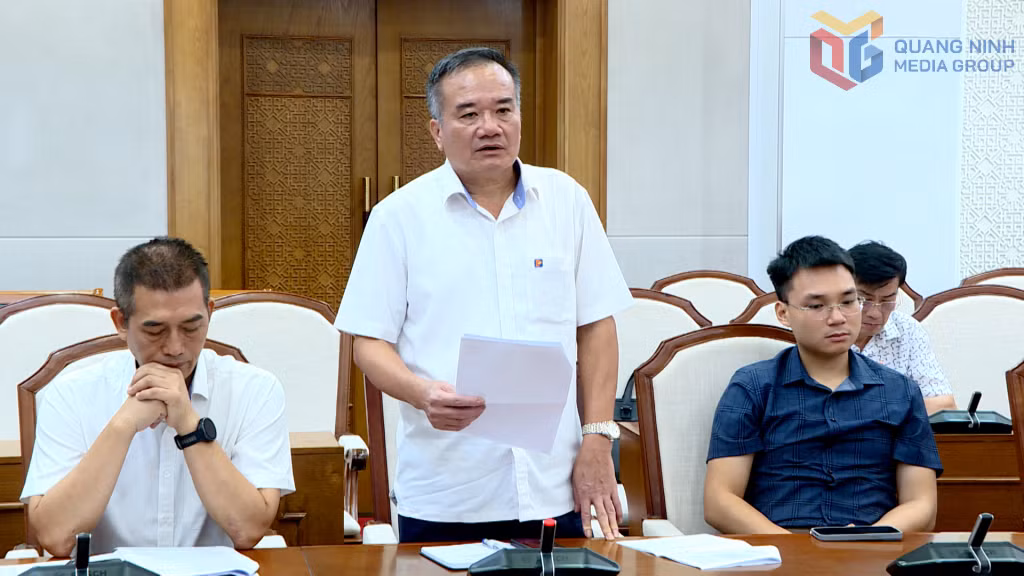 Đại diện doanh nghiệp trao đổi về tình hình nguồn hàng và những khó khăn trong cung ứng xăng dầu.