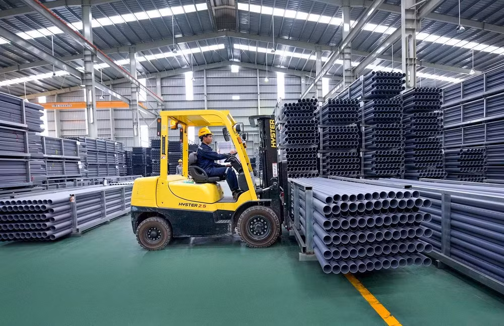 Sản xuất ống nhựa tại Công ty cổ phần Nhựa Hoa Sen, Tập đoàn Hoa Sen (Ảnh: ĐỨC HUY)