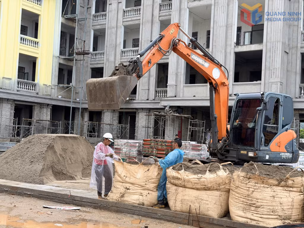 Dự án xây mới Trường THCS Hạ Long sắp hoàn thành, đưa vào sử dụng.
