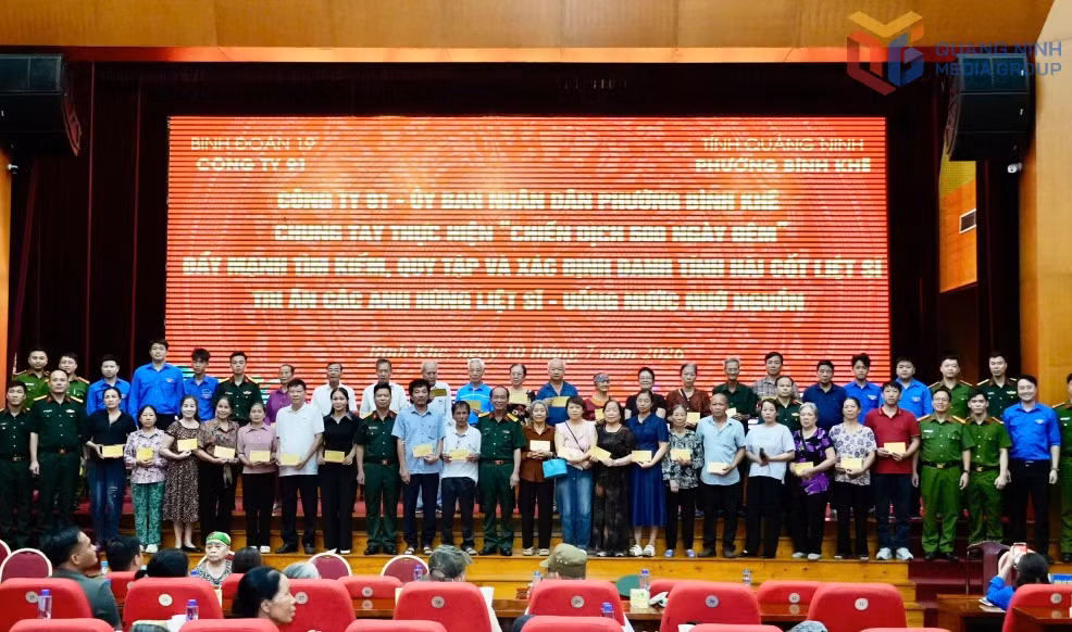 Công ty 91 trao 103 suất quà cho các thân nhân liệt sĩ trên địa bàn phường Bình Khê đến lấy mẫu ADN.&nbsp;