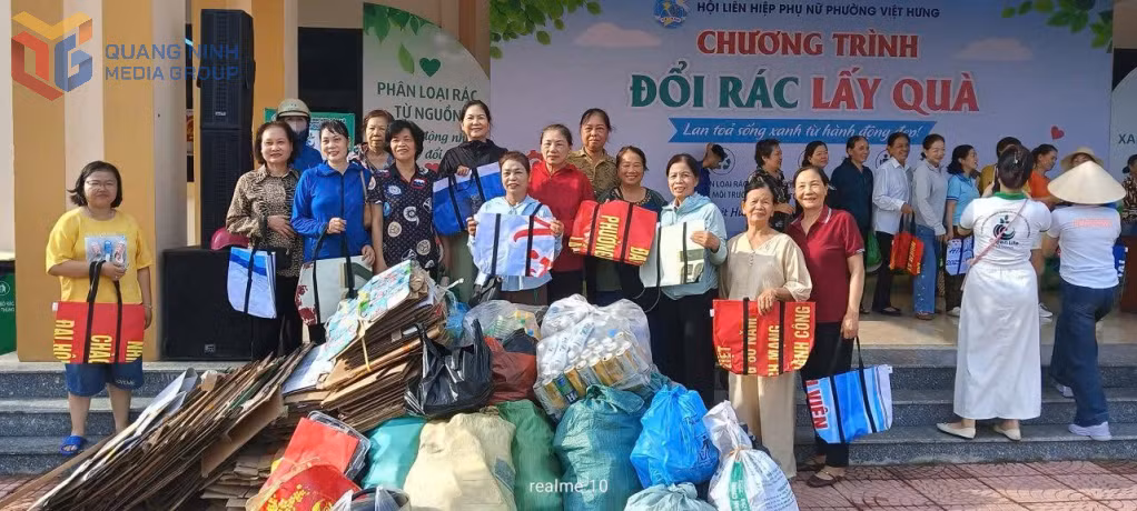 Chương trình Đổi rác lấy quà của Hội LHPN phường Việt Hưng (tháng 5/2026).