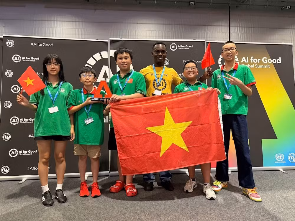 Đội Mission Possible nhận giải Nhì bảng Junior tại lễ trao giải chung kết toàn cầu Robotics for Good Youth Challenge 2026, Geneva (Thụy Sĩ).