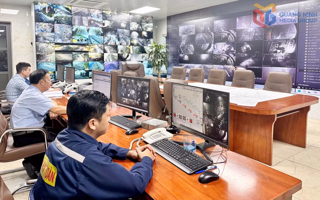 Trung tâm giám sát, điều hành sản xuất của Công ty Than Nam Mẫu - TKV góp phần nâng cao hiệu quả khai thác, khẳng định vai trò của ngành Than trong phát triển kinh tế đất nước.