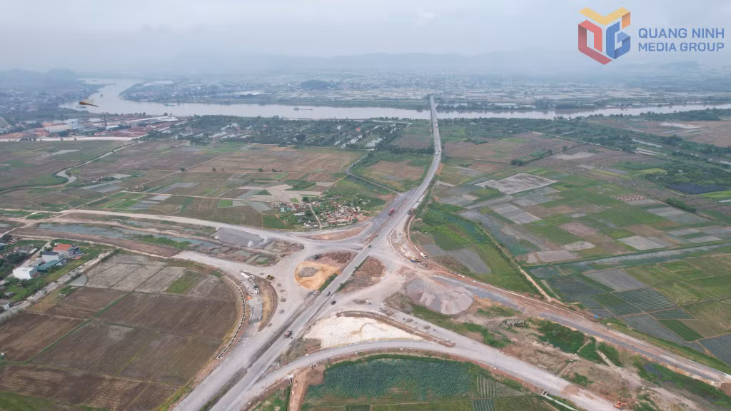 Đường nối cao tốc Hải Phòng - Hạ Long đến Sân bay Gia Bình dự kiến vượt sông Kinh Thầy kết nối với Hải Phòng tại khu vực nút giao giữa đường ven sông với đường dẫn cầu Triều
