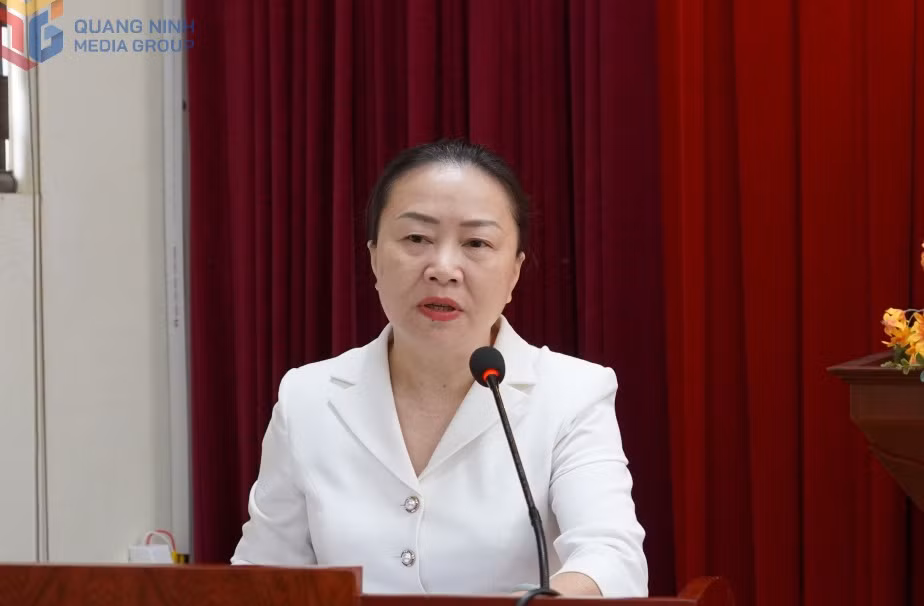 Đồng chí Vi Ngọc Bích, Ủy viên Ban Thường vụ, Trưởng Ban Tổ chức Tỉnh ủy, phát biểu quán triệt.