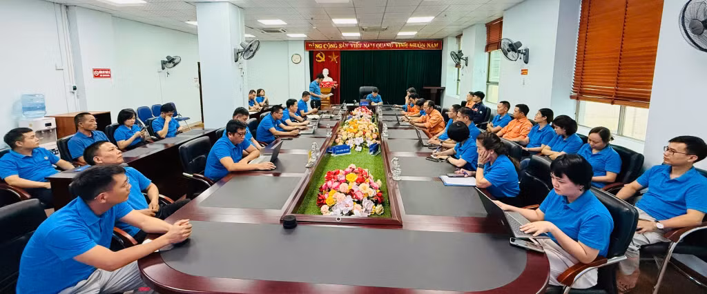 Toàn cảnh Hội nghị sơ kết công tác ATVSLĐ và hoạt động mạng lưới ATVSV 6 tháng đầu năm 2026.