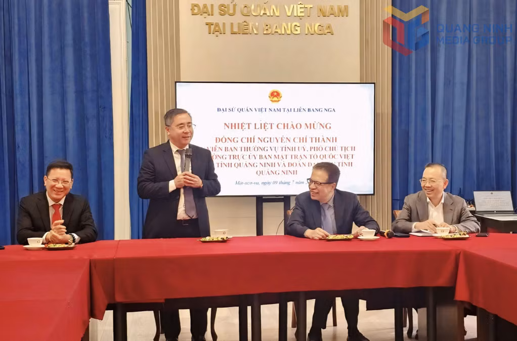 Đồng chí Nguyễn Chí Thành, Ủy viên BTV Tỉnh ủy, Phó Chủ tịch Thường trực Ủy ban MTTQ Việt Nam tỉnh Quảng Ninh phát biểu tại buổi chào xã giao Đại sứ Việt Nam tại Liên bang Nga.