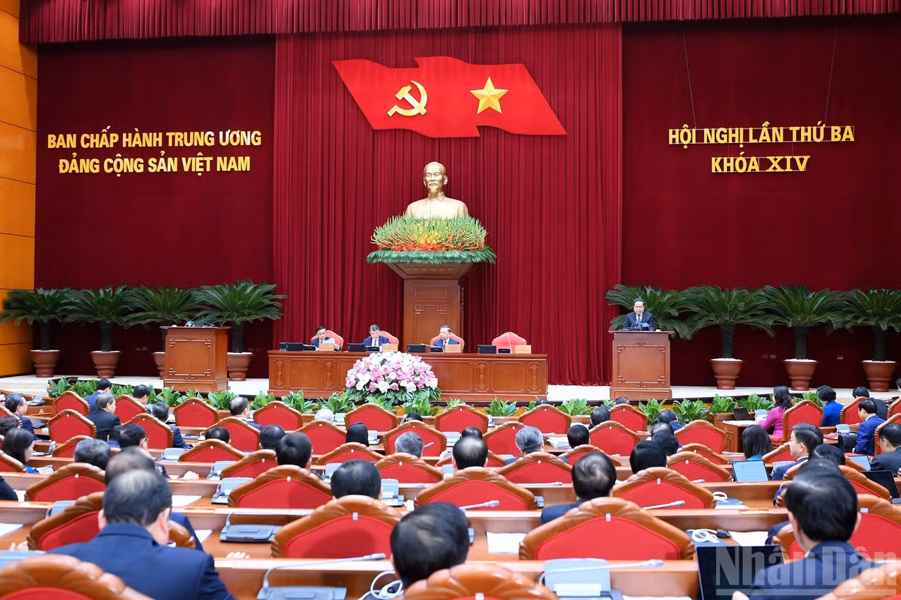 Đồng chí Trần Thanh Mẫn, Ủy viên Bộ Chính trị, Chủ tịch Quốc hội điều hành phiên bế mạc hội nghị.