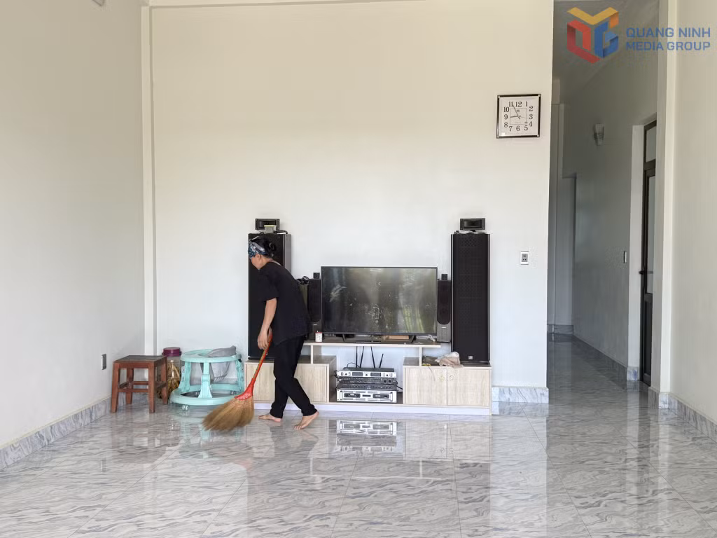 Ngôi nhà mới của gia đình chị Bùi Thị Hoan được xây từ năm 2021 trên phần đất đang sinh sống, nhưng đến nay vẫn chưa được cấp giấy chứng nhận quyền sử dụng đất.