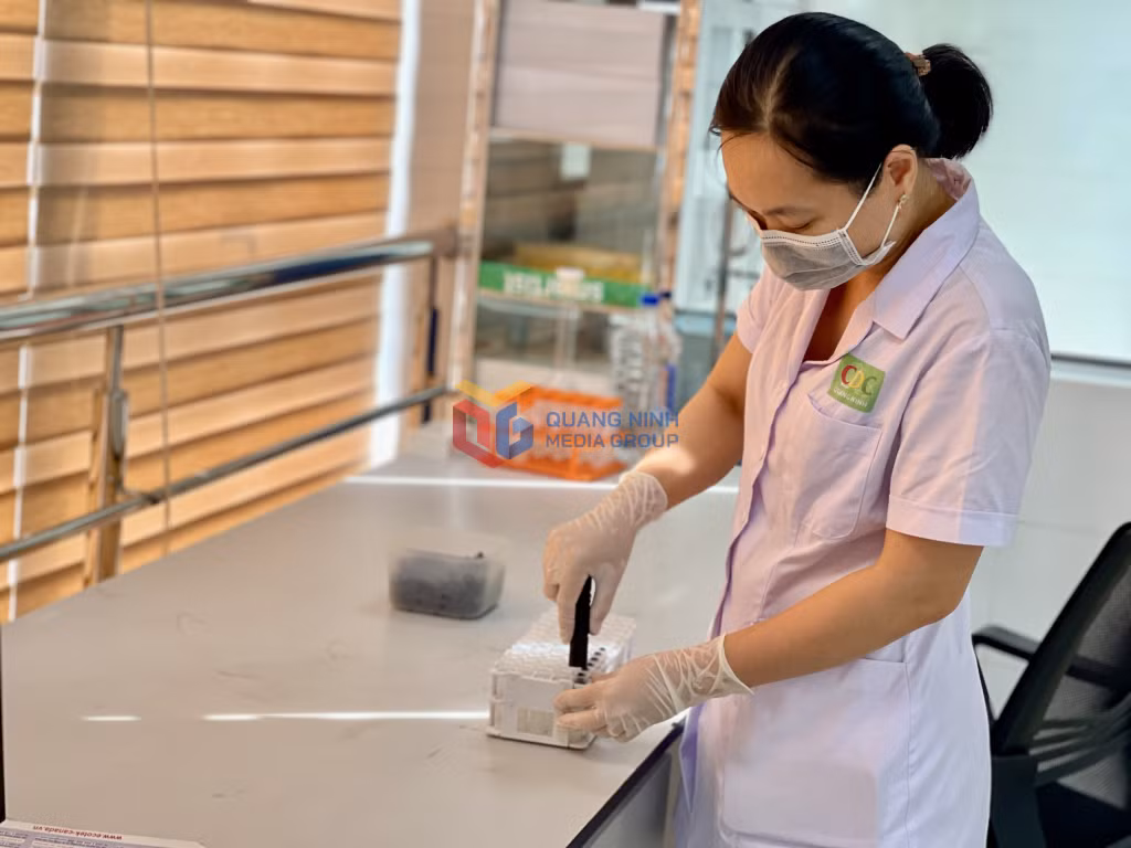 Mỗi năm CDC Quảng Ninh kiểm nghiệm trên 3.000 mẫu nước cho các địa phương, doanh nghiệp và hộ gia đình.