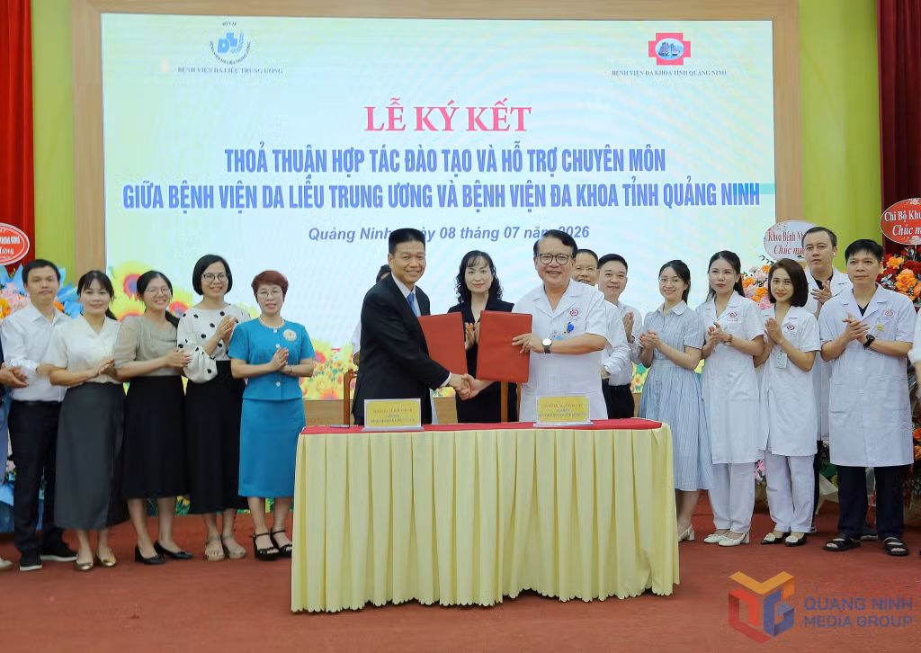 Bệnh viện Da liễu Trung ương và Bệnh viện Đa khoa tỉnh ký kết hợp tác chuyên môn.