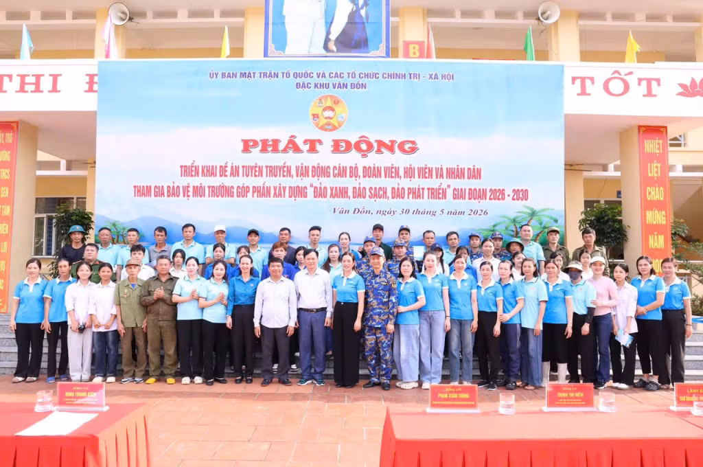 Đông đảo cán bộ, đoàn viên và nhân dân đặc khu Vân Đồn đồng lòng ra quân thực hiện Đề án 