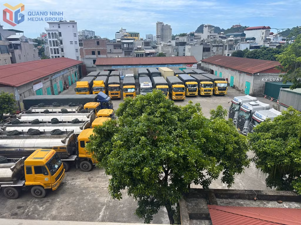 Nhiều chiếc xe được Giám đốc Thuyết cải hoán đem lại công dụng và tiết kiệm chi phí.