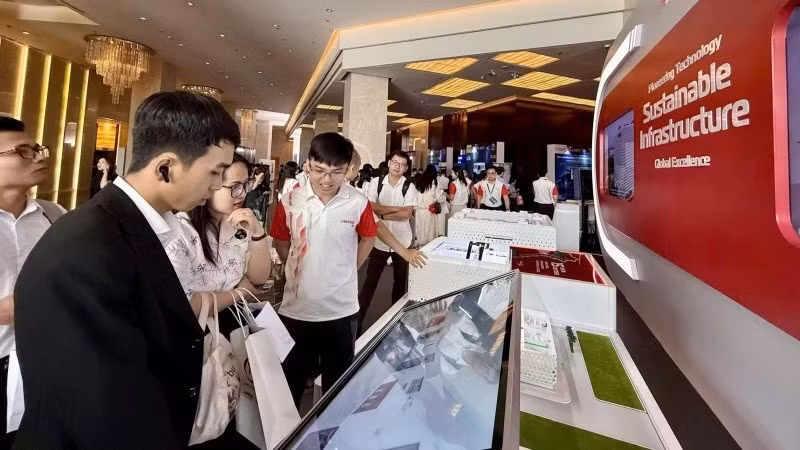 Khu trưng bày các sản phẩm sáng tạo của thanh niên Tập đoàn Viettel.