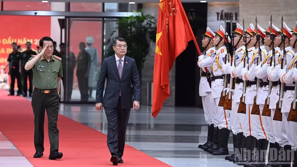 Thủ tướng Chính phủ Lê Minh Hưng đến dự và chỉ đạo Hội nghị sơ kết công tác công an 6 tháng đầu năm 2026 và sơ kết 1 năm tổ chức Công an địa phương 2 cấp gắn với địa giới hành chính mới. (Ảnh: TRẦN HẢI)