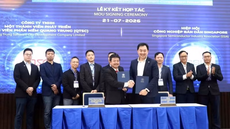 Lễ ký kết Biên bản ghi nhớ hợp tác (MOU) giữa QTSC và Hiệp hội Công nghiệp Bán dẫn Singapore (SSIA).