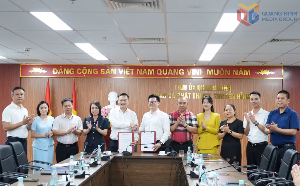 Lãnh đạo Báo và Phát thanh, Truyền hình Quảng Ninh và Hội Doanh nhân trẻ tỉnh ký kết chương trình phối hợp công tác truyền thông.