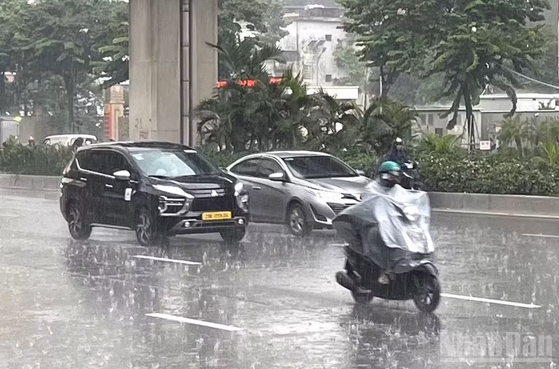 Dự báo khu vực Hà Nội ngày có mưa rào và dông rải rác, cục bộ có nơi mưa to. (Ảnh minh họa: Đ.T)