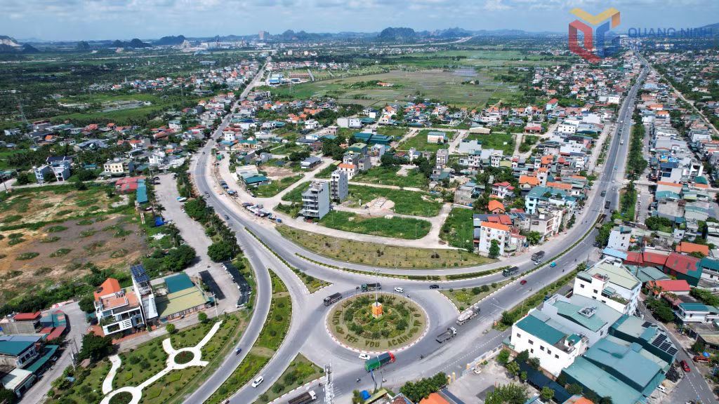 Dự án cải tạo, nâng cấp QL10 có điểm đầu tại nút giao với QL18, trên địa bàn phường Yên Tử.