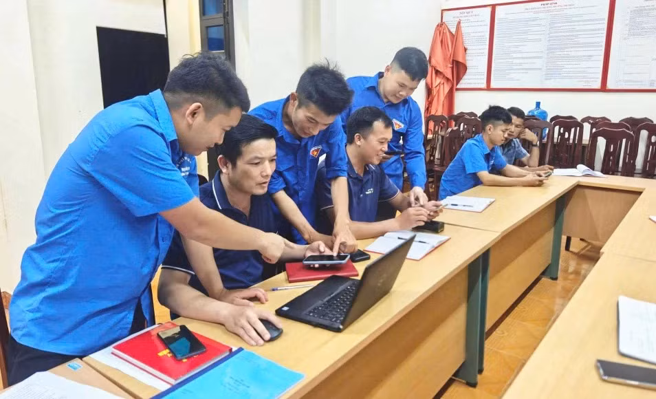 Thành viên Tổ công nghệ số cộng đồng trực tiếp 