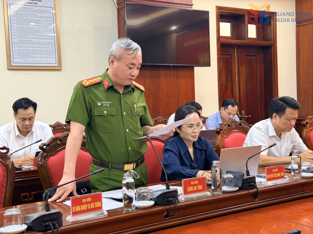 Lãnh đạo Công an tỉnh tham gia ý kiến tại hội nghị