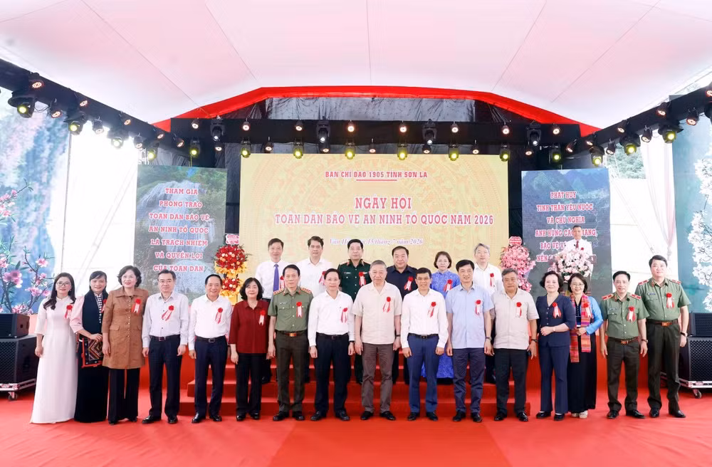 Tổng Bí thư, Chủ tịch nước Tô Lâm cùng Đoàn công tác của Trung ương đã đến dự Ngày hội toàn dân bảo vệ an ninh Tổ quốc tại bản Lóng Luông, xã Vân Hồ, tỉnh Sơn La.