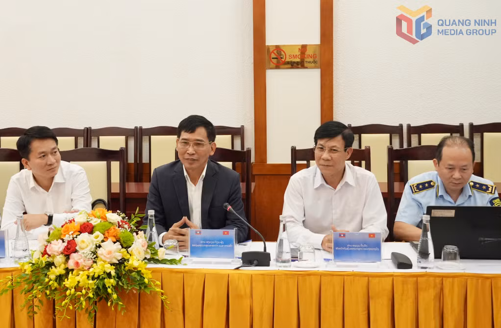 Lãnh đạo Sở Công Thương Quảng Ninh giới thiệu khái quát về mô hình tổ chức, chức năng, nhiệm vụ và chia sẻ kinh nghiệm quản lý trong lĩnh vực Công Thương.