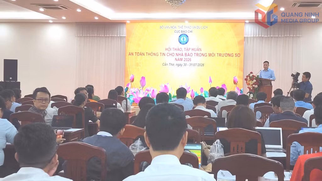 Quang cảnh buổi khai mạc hội thảo, tập huấn.