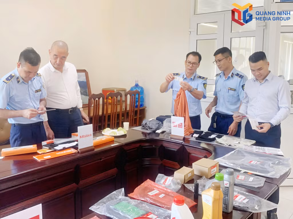 bqn_tr_2526732_can_bo_chi_cuc_qltt_tinh_tham_gia_tap_huan_nhan_biet_hang_that_hang_gia_07184207.jpg