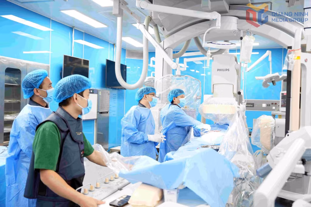 Ca can thiệp đóng ống động mạch cho bệnh nhi tại Bệnh viện Sản Nhi Quảng Ninh.